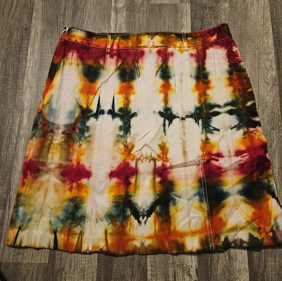 J. McLaughlin Hand tie dyed A-line skirt size 12 green, orange and red - Picture 5 of 7